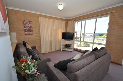 Unit 1 Countess Court - Accommodation Main Beach 3