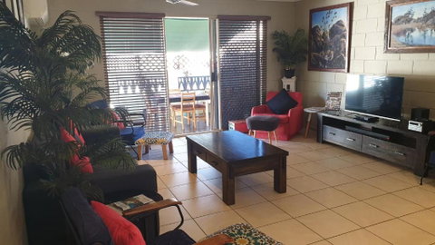 A City Retreat 2BR Apartment Reid Park Townsville - Accommodation Main Beach 5
