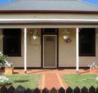 Bloomsbury Cottage - Accommodation Main Beach