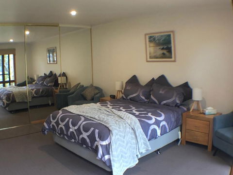 REBS BatB - Accommodation Main Beach 1