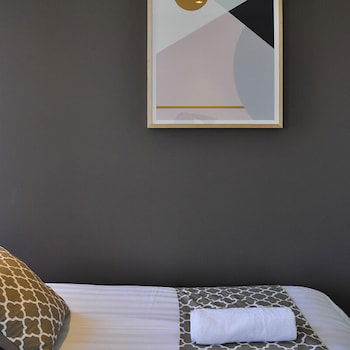 Mono Apartments On Freshwater - Accommodation Main Beach 4