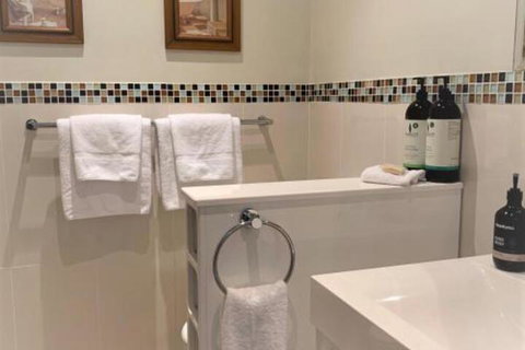 Nautica - Accommodation Main Beach 5