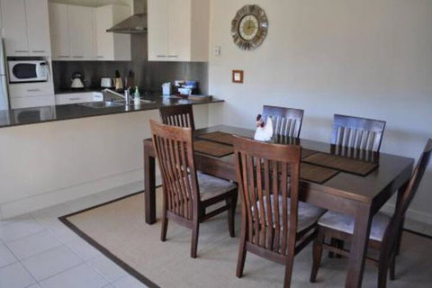 Nautica - Accommodation Main Beach 4