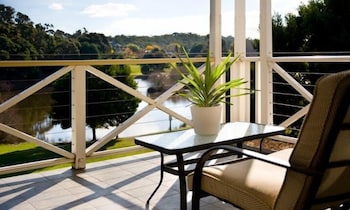 Lakeside Suites 3 - Accommodation Main Beach 3