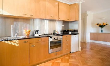 Lakeside Suites 3 - Accommodation Main Beach 5