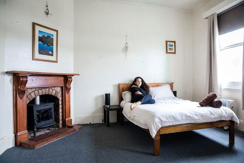 The Pickled Frog - Accommodation Main Beach 5