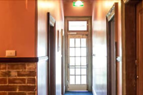 Boorowa Hotel - Accommodation Main Beach 4