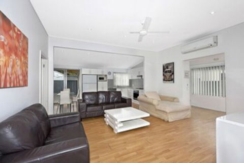 Oakland Cottage - Accommodation Main Beach 0