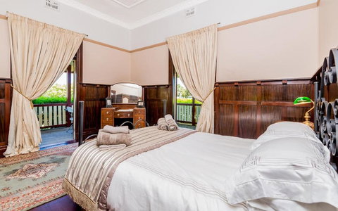 Ithaca - Accommodation Main Beach 5