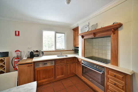 Inala 3 - Accommodation Main Beach 2