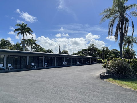 Queens Beach Motor Hotel - Accommodation Main Beach 0