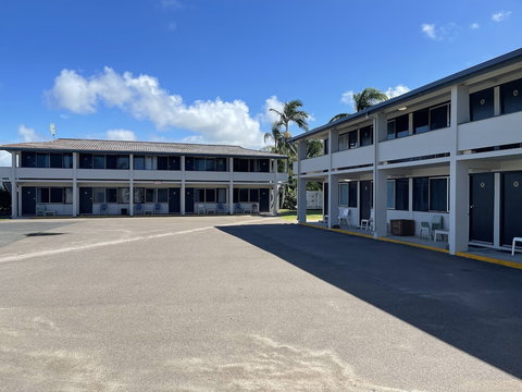 Queens Beach Motor Hotel - Accommodation Main Beach 2