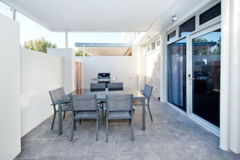 Loxton Courthouse Apartments - Accommodation Main Beach 0