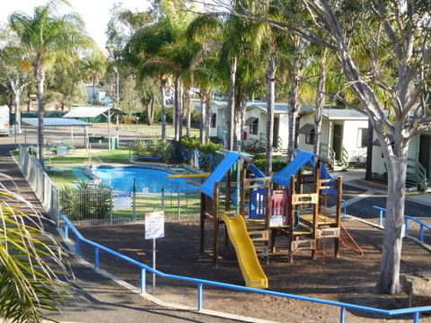 Villa Holiday Park - Accommodation Main Beach 1