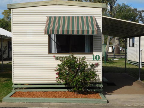 Villa Holiday Park - Accommodation Main Beach 3