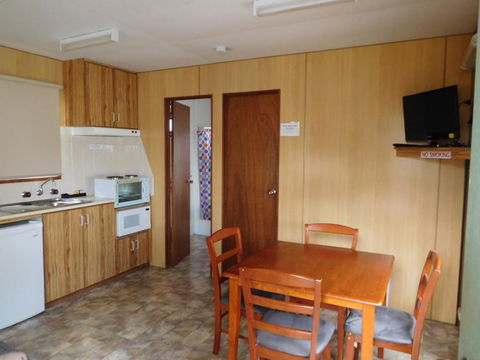 Villa Holiday Park - Accommodation Main Beach 5