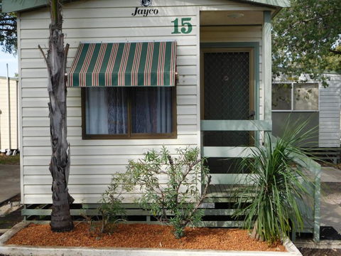 Villa Holiday Park - Accommodation Main Beach 2