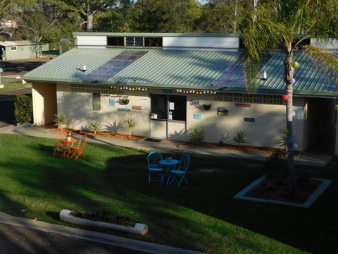 Villa Holiday Park - Accommodation Main Beach 6