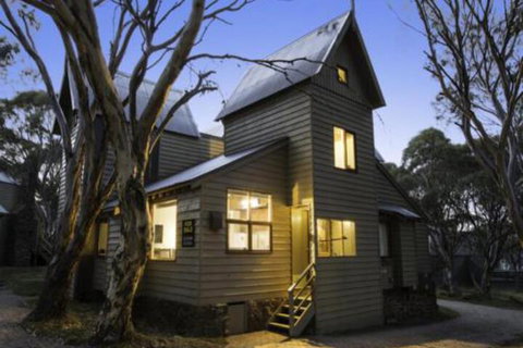 Gundy Lodge - Accommodation Main Beach 0
