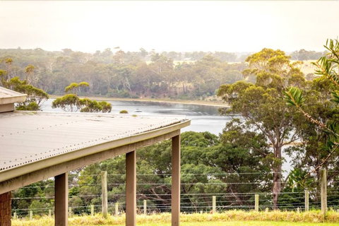 Lakeview - Accommodation Main Beach 1