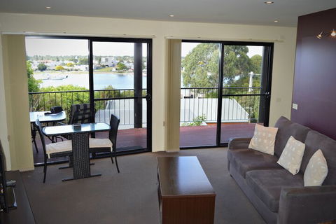 Ocean View Apartment 1 - Accommodation Main Beach 2