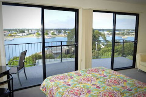 Ocean View Apartment 1 - Accommodation Main Beach 0