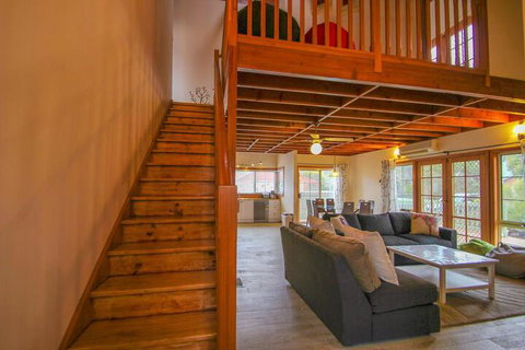 Halinka Lodge - Accommodation Main Beach 5