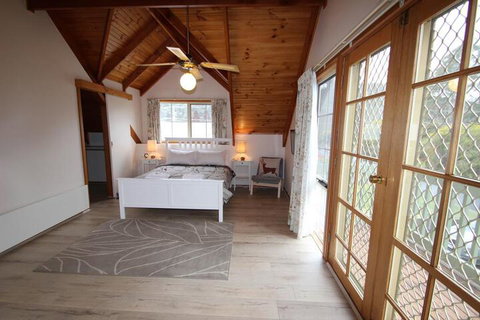 Halinka Lodge - Accommodation Main Beach 4