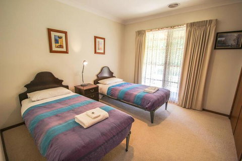 Wombat Hollow - Accommodation Main Beach 5
