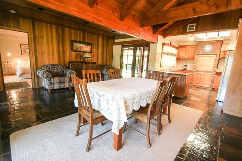 Wombat Hollow - Accommodation Main Beach 1