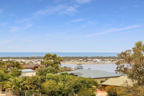 Nautilus - Accommodation Main Beach 0