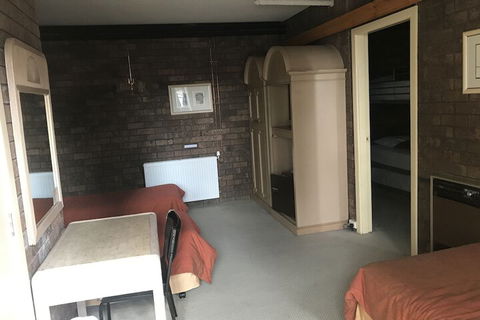 Cooba Holiday Motel - Accommodation Main Beach 5