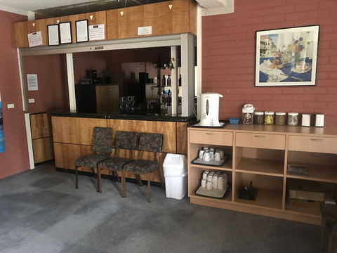 Snowy Mountains Coach And Motor Inn - Accommodation Main Beach 2