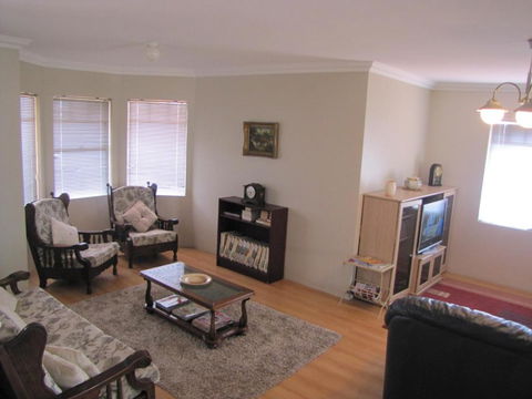 Ocean View Retreat - Accommodation Main Beach 5