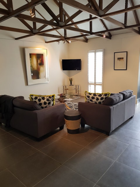 Irongate Studio - Accommodation Main Beach 5