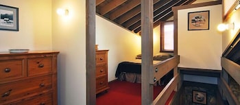Seadog - Accommodation Main Beach 2