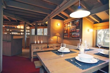 Seadog - Accommodation Main Beach 1