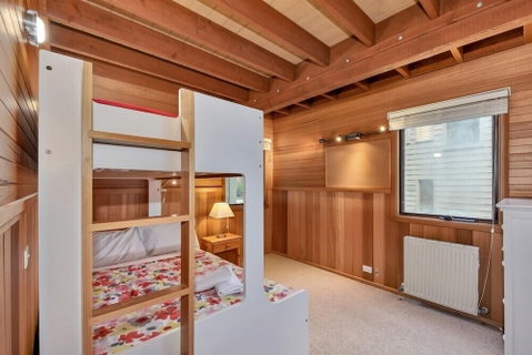 Snowgoose - Accommodation Main Beach 1