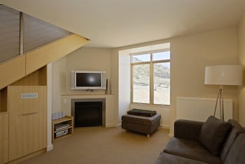 Chalet Hotham 20 - Accommodation Main Beach 1