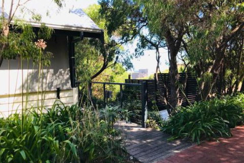 Zephyr Studio - Accommodation Main Beach 1