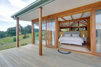 Glendevie TAS Accommodation Main Beach