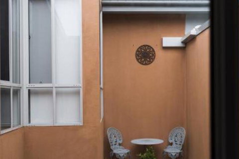 Caseys Beach Retreat - Accommodation Main Beach 5