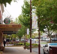 The Commercial Hotel - Accommodation Main Beach