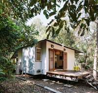 The Little Bush Hut - Accommodation Main Beach