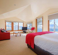 Cod Rock Point - Accommodation Main Beach