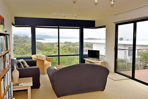 Redbill Drive House - Accommodation Main Beach 7