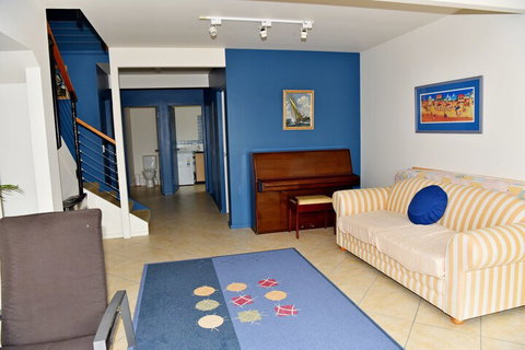 Redbill Drive House - Accommodation Main Beach 2