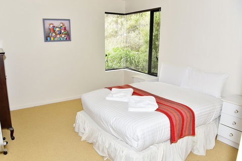 Redbill Drive House - Accommodation Main Beach 6