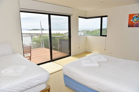 Redbill Drive House - Accommodation Main Beach 4