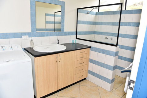 Redbill Drive House - Accommodation Main Beach 3